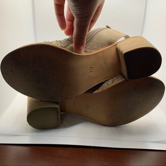 Diba Women's Dreamer Grey Tan Suede Leather Open Toe Block Heel Sandals Size 7.5 - Picture 12 of 13